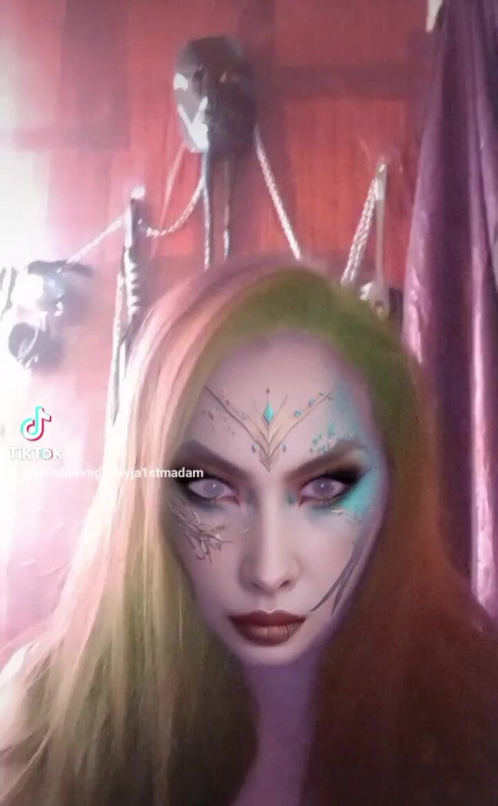 Dominatrix Redsonyja: Hanya Beberapa Peranan Kegemaran Saya Selepas Perjalanan dan Malam ini...