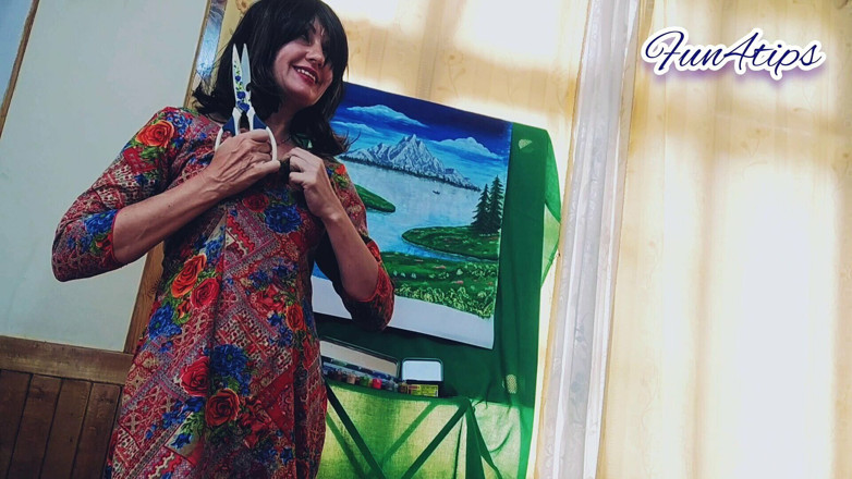 Bolly Karma: Elbisemi seksi bir şekilde yırtacağım