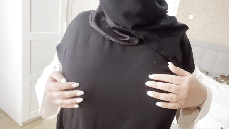 Lux Eva: Mătușă algeriană cu țâțe mari în hijab