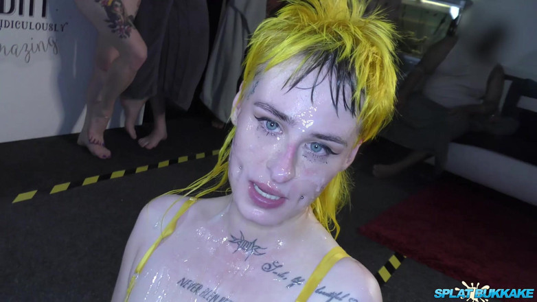 UkXXXpass: Lana banana si cewek nakal sange lagi asik dicrot di...