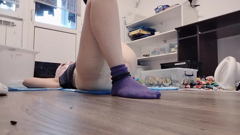 Amateur_MS: Amateur-ehefrau saugt nackt im haus