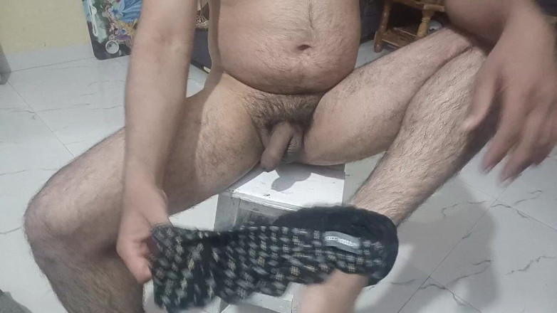 LovedSunsine1990: Mi sono tolto tutti i vestiti e massaggiato energicamente la...