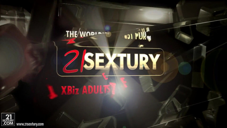 21 Sextury: 21 sextury - Kira Thorn अपने कामुक पड़ोसियों को अपने छेद प्रदान करती है