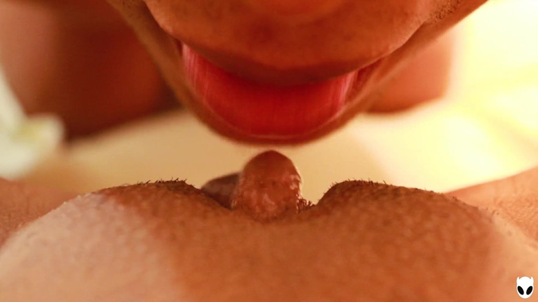 Nena Gamer: Gros clito, léchage de chatte jusqu'à l'orgasme, POV