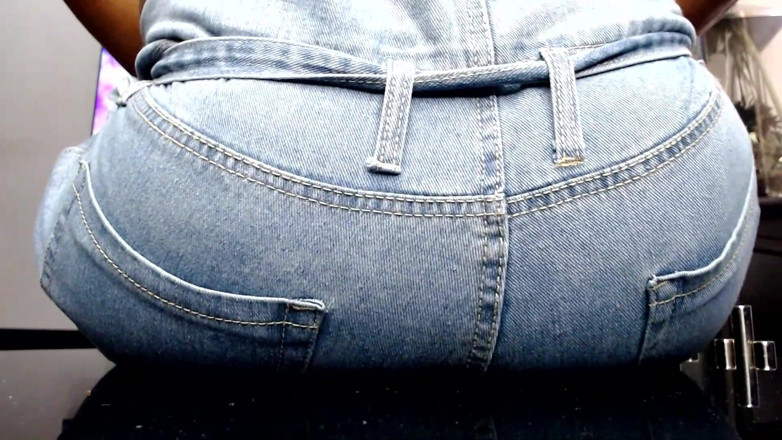 Maeling: Winziger mann ruiniert in jeans, arsch-fick mit riesenarsch, unwissend