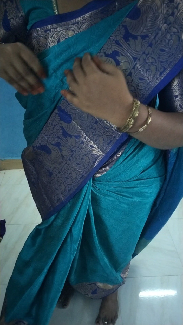 Tamil lesbian: Quente saree vestindo