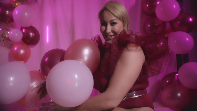 RyanKeely: Divertimento in palloncino con una miLF robusta- ryan keely