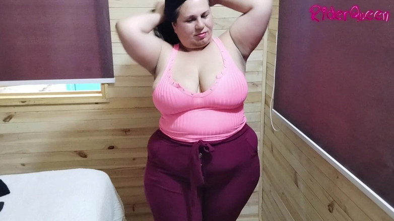 Only Riderqueen BBW Step Mom Latina Alone: Сексуальна мачуха пробує випадковий одяг, щоб спокусити латину