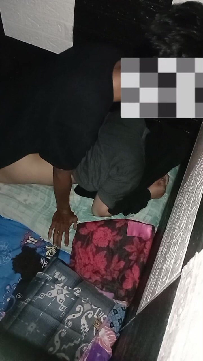 Famly sex: Röpan på en asiatisk hijabkvinna hon skriker och tycker om...