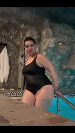 KarmenMilf: Na piscina