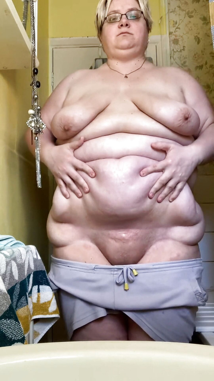 Real homemade BBW BBC porn: SSBBW striptiz w łazience Prysznic masturbacja