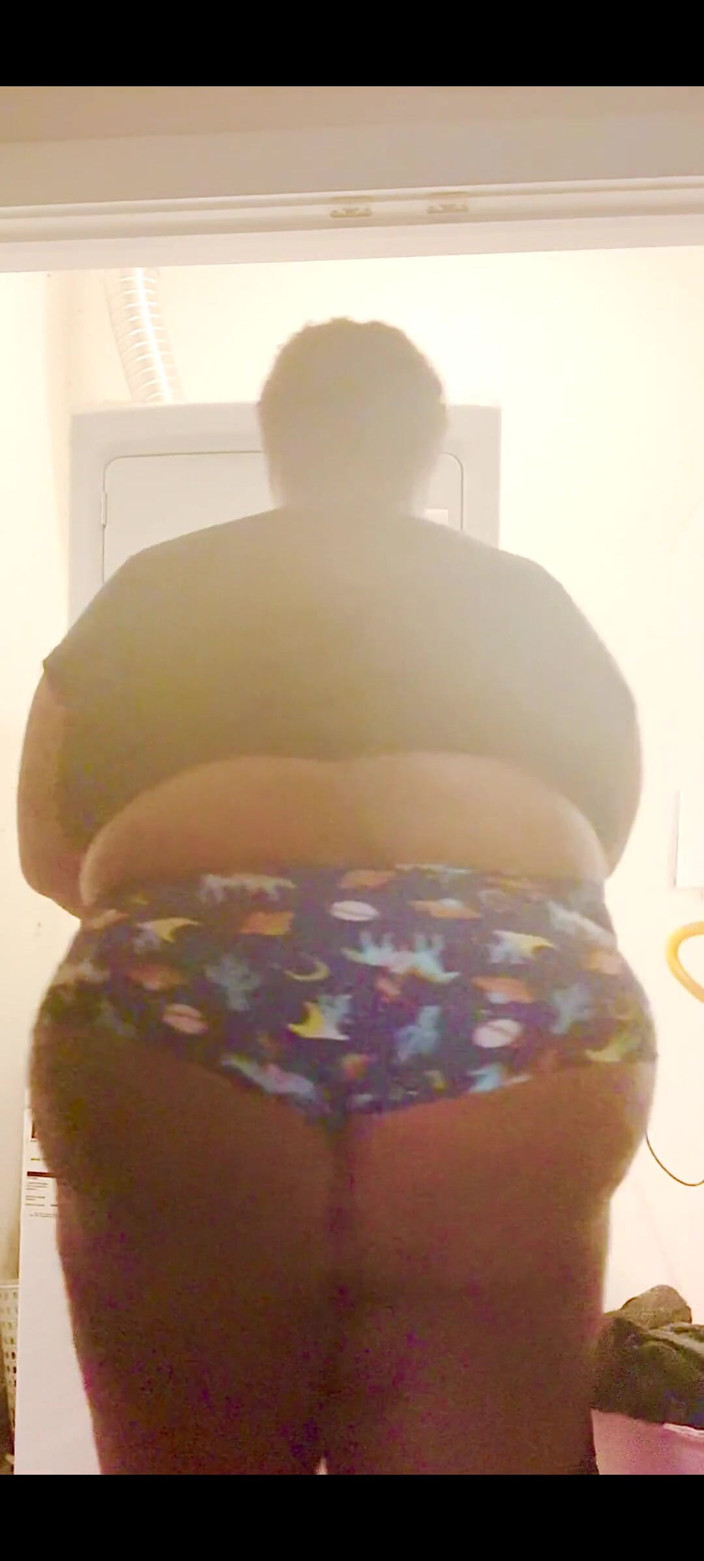 Monique Starr: Tu attrapes ta grande BBW sexy, black, belle-mère en train...