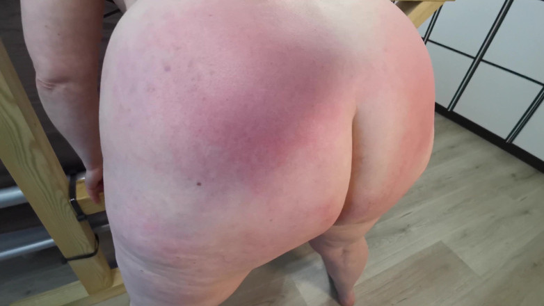 Bouncy Tits Action: Шлепая ее вагину со связанными сиськами