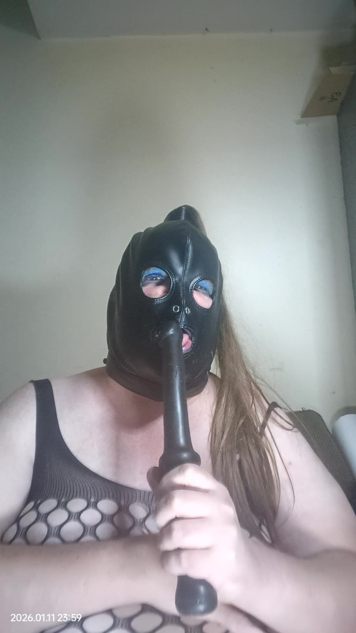 Stephanie-Nicole-TV: Bbw TV saje robertek a fackuje jí půlky s It...