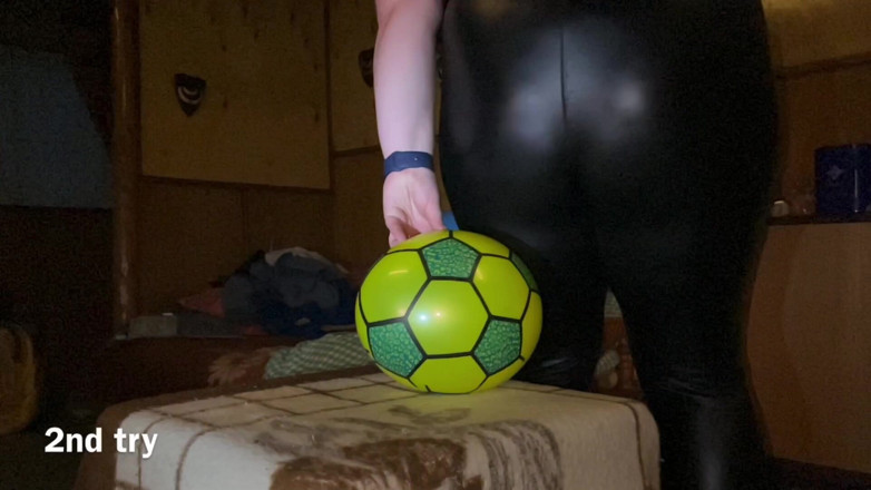 BeachBallsDuo: Bigbootylucy und Dragon Agressive sitzen pops 6 Gummibälle unter ihren 180kgs!