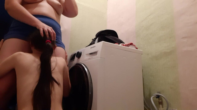 Lesbian-illusion: Я в рот трахаю мою соседку на кухне, пока ее бойфренд пошла в магазин - Lesbian-Illusion