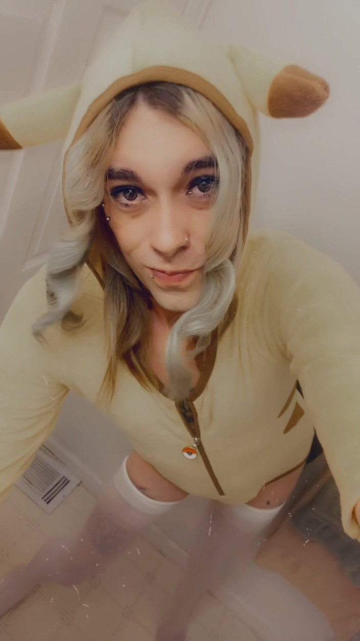 CarmenMelatonin: Caliente pikagirl ama el sexo