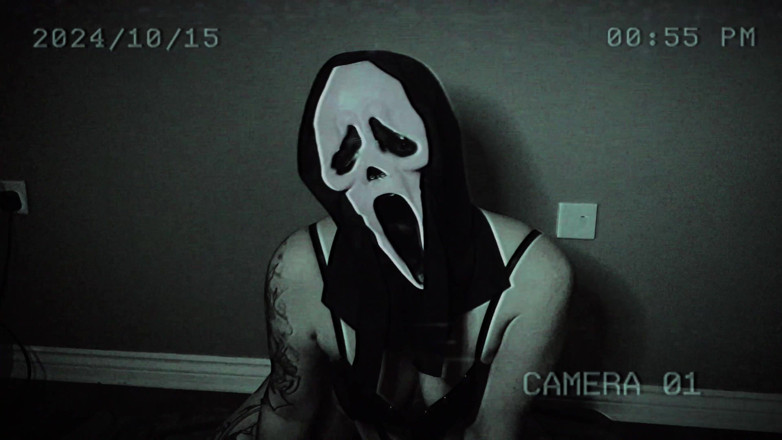 EeveeXo: Paranormal faptivity Ghostface visto en cam