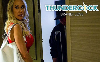 Thunder cock: Спокуслива мілфа Бренді Лав трахає грому з усіх правильних причин