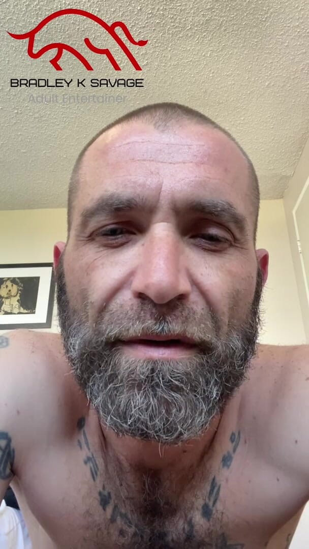 Bradley K Savage: Un papa verbal explique comment faire plaisir à son papa !