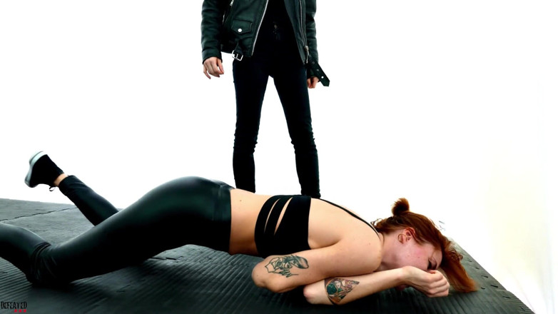 Defeated Sex Fight: Strong Lilith и Meryl - хардкорный агрессивный бой