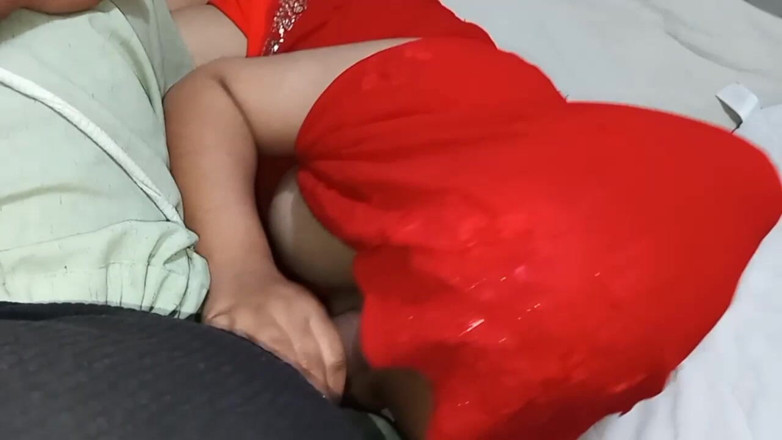 RedQueenRQ: 인도 핫한 아줌마와 빨간 사리 섹스, 힌디어 오디오