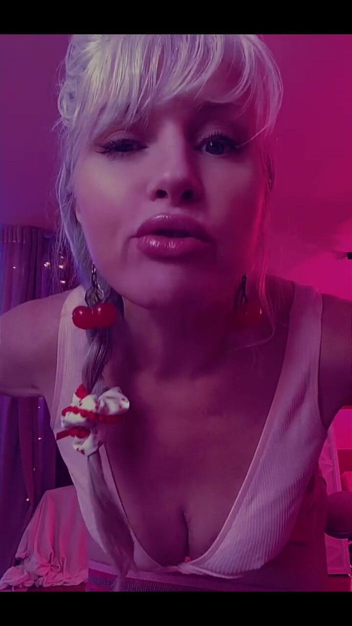 PaintedRose Taboo Femdom Fetish MILF: Kembali dalam bentuk
