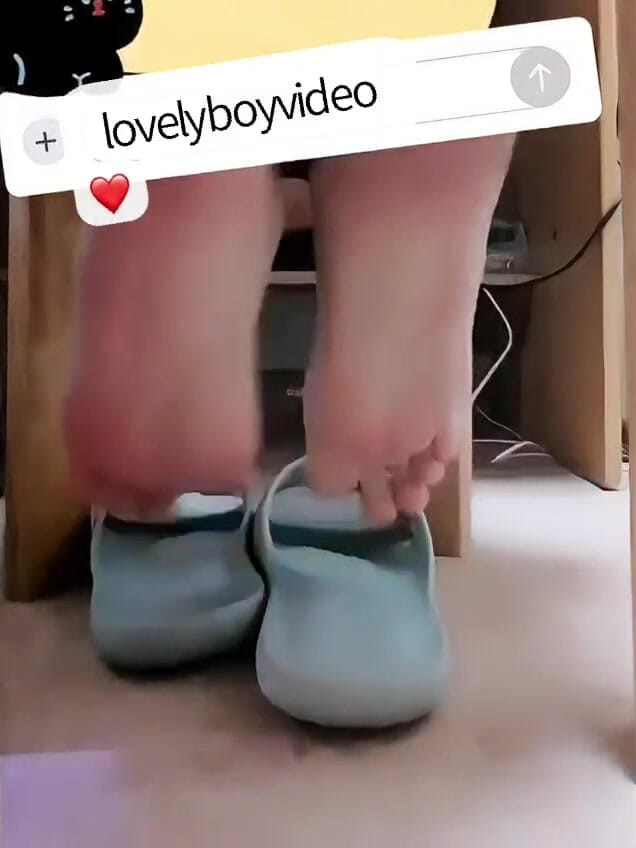 lovelyboyvideo0: lovelyboyvideo sevimli erkek ayakları, erkek tabanları