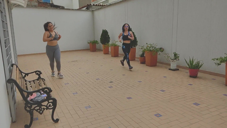 Sara films: Gioco lesbico e a tre