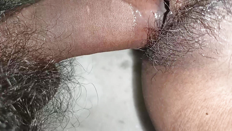 Desi Bhabhi 01: 部屋でファックされた大学のガールフレンド