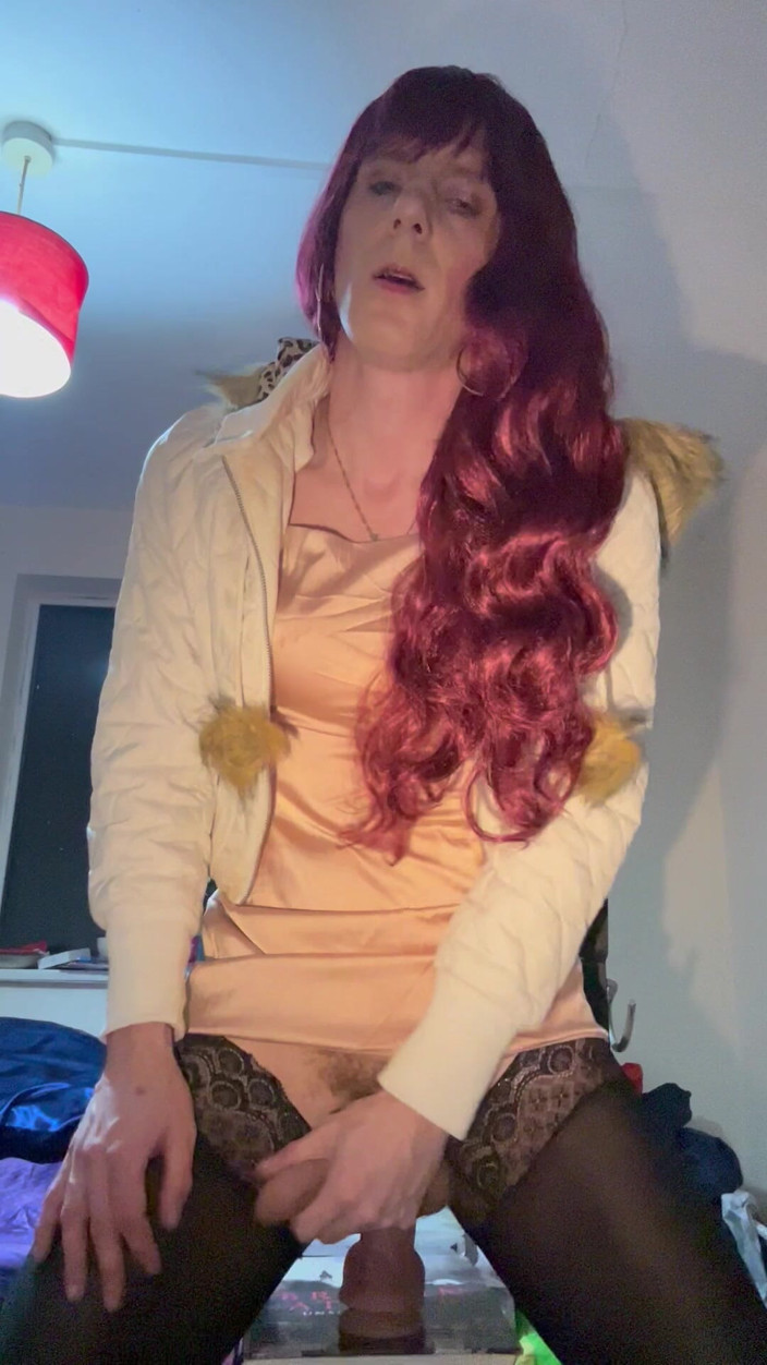 Jessica silk: Jess Silk călărește vibratorul