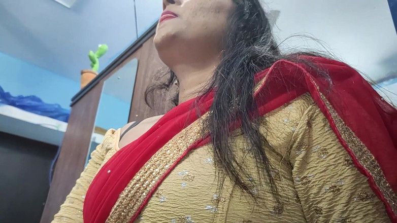 Vaishnavysharunraj: Demi-sari rouge, léchage de nombril, romance