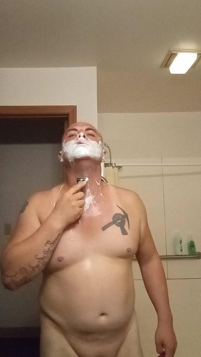 JG Risk: Rasage dans la salle de bain