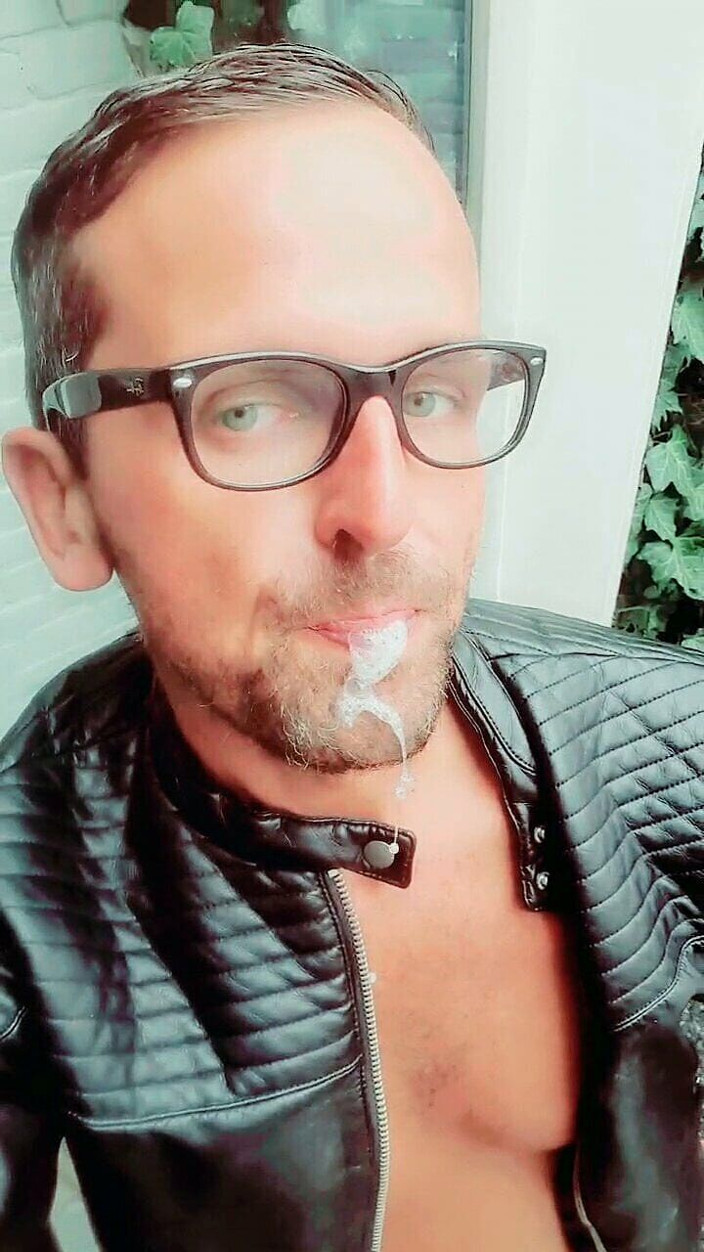Slutboyben: Il ragazzo troia in cam4 viene esibita