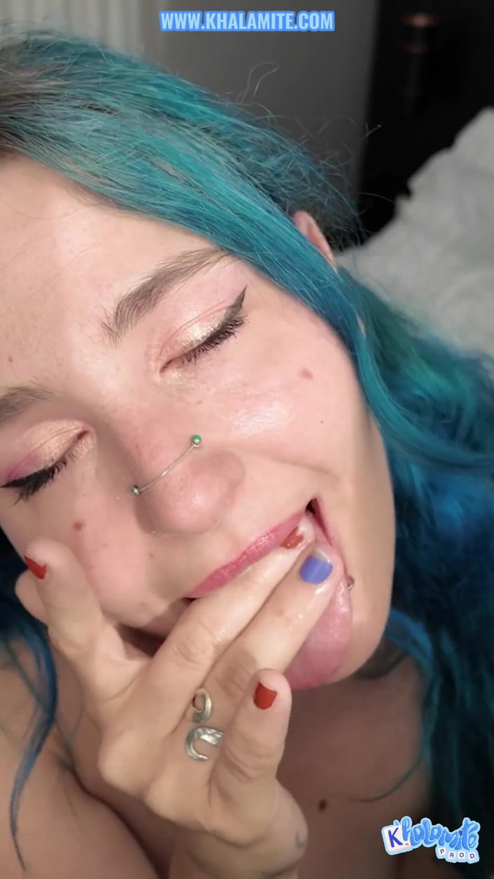 Khalamite: Prstím se pro tebe a vykouřím tě - sexy videohovor
