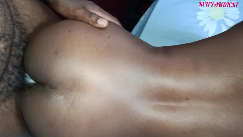 Kenyan Dick7: Futai în pizdă drăguță negresă și cremă