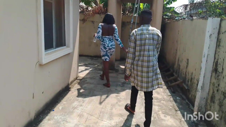 Sex naija 1: 我在酒吧遇到她，然后我们开始说话