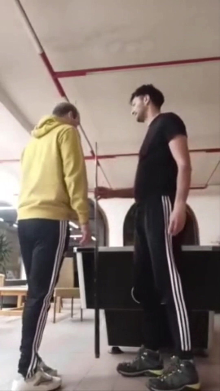 Justin hoodwar: Des mecs qui se retrouvent au camping commencent une partie...