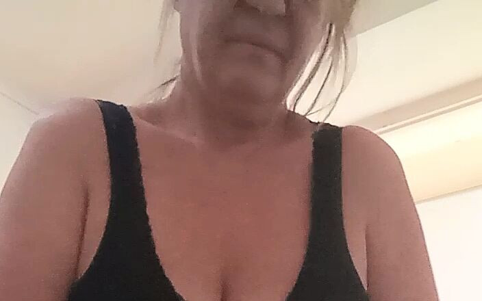 Susanmature: J'adore porter des perles