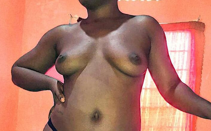 Jannyk: Menina ugandense se exibindo
