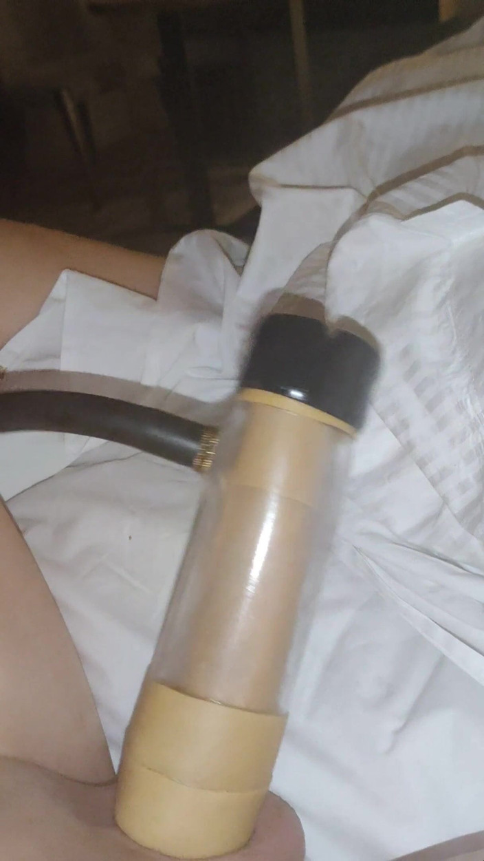 DMVToyLover: Allenamento del cazzo con la macchina del sesso in hotel...