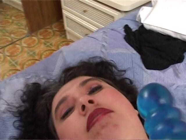 XTime Solo: Vidéo amateur d'une salope BBW à la chatte poilue jouant avec...