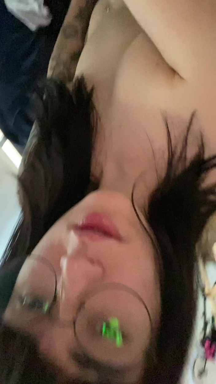 Victgirl: Drooling Girldick