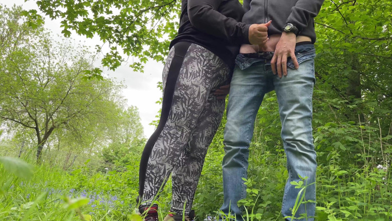 OurFetishLife: Moje nadržená tchyně mě donutila stříkat venku na dovolené