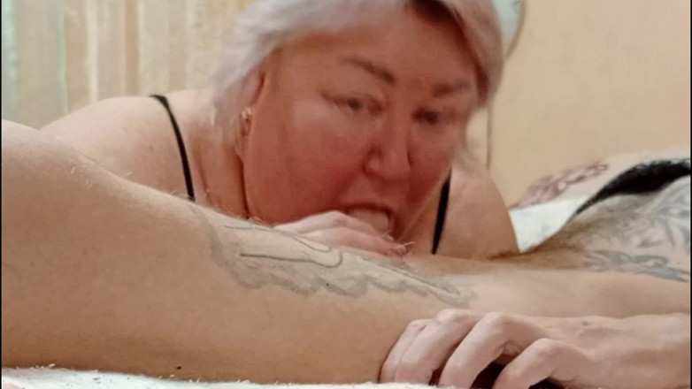 Zona901: Madrasta chupa meu pau até que sua boca esteja cheia...