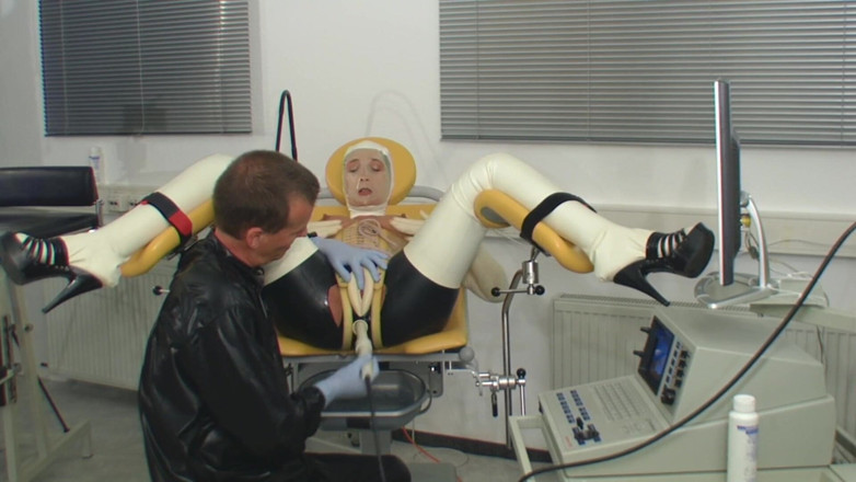 Rubber & Clinic Studio - 1ATOYS: Verrückte ultraschall-anal-untersuchung in gummi