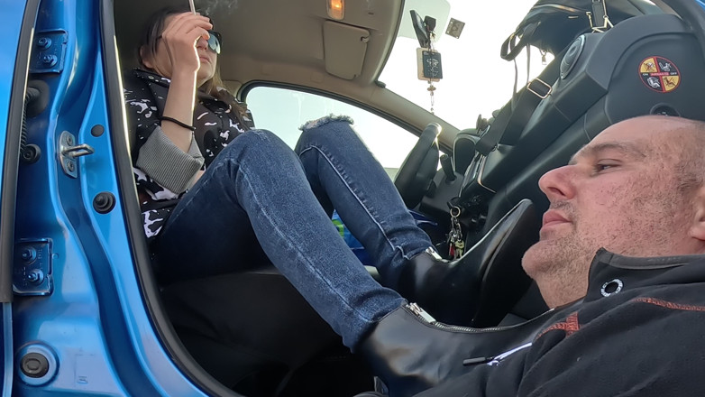 Mistressyammyboots: Stiefel im auto lecken
