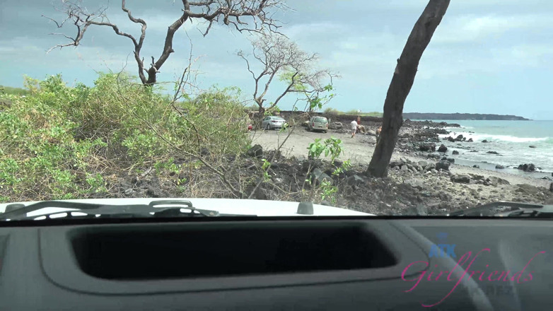 ATK Fans (Girlfriends): Vacances virtuelles à Hawaï avec Anya Olsen 1/11