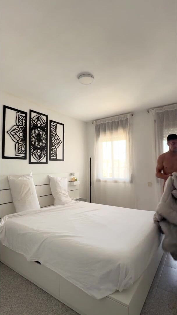 Paul Williams: Arreglando la cama desnuda