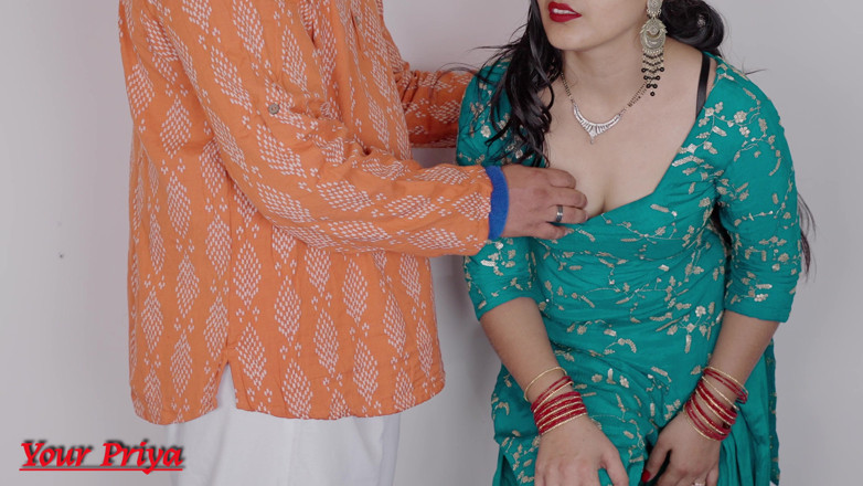 Your Priya: Beau-père excité, footjob et branlette